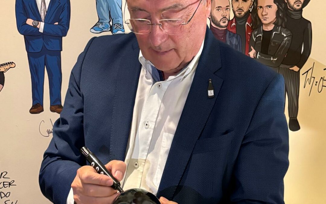 Carlos Moro firma en The Palm México